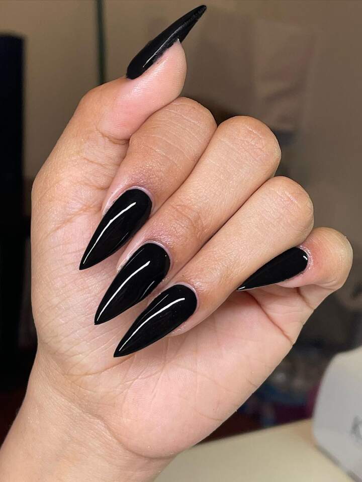 black stiletto nails
