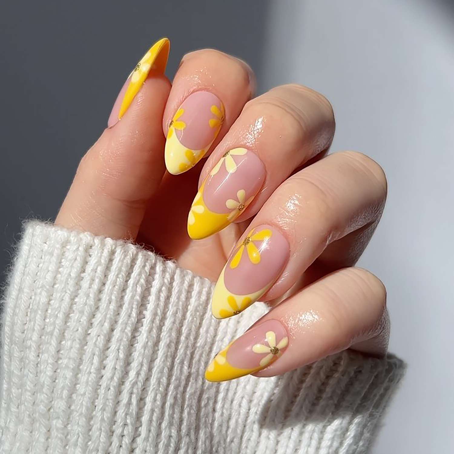 yellow nails