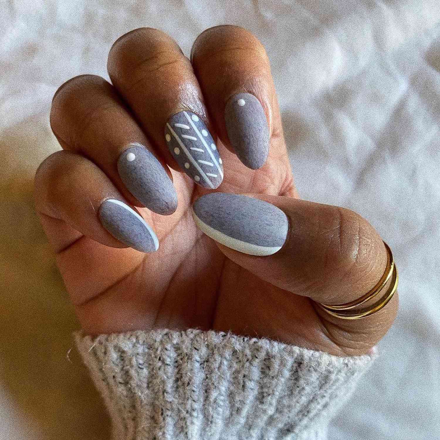 grey nails