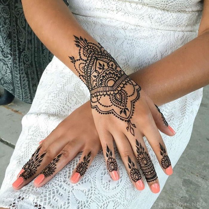 henna tattoo