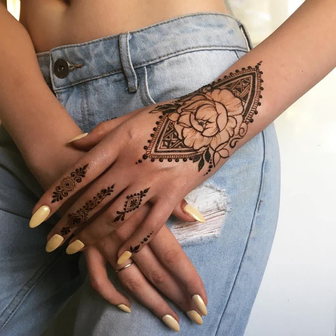 henna tattoo